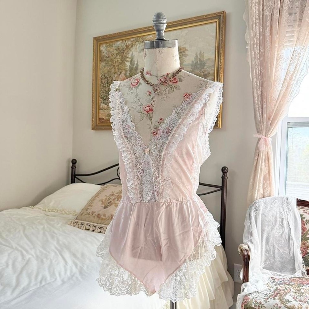 pink lace teddy  90s tesca pink lace trim teddy size large